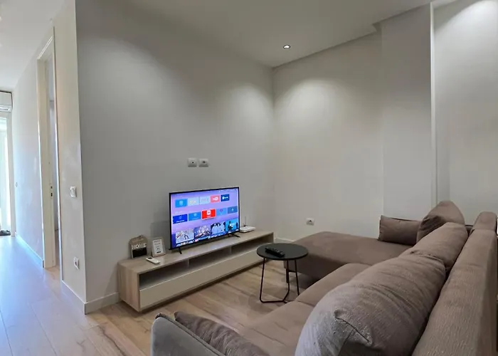 Alle\'S Komuna Parisit Lux Apartment